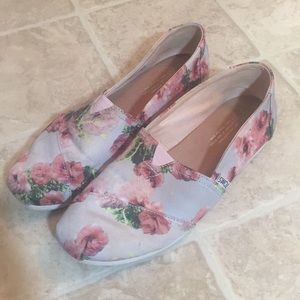Floral Slip On Toms